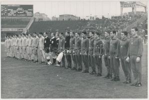 1966 Magyar-Osztrák foci meccs (Gelei, Bakos, Mészöly, Ihász, stb.), 3:1, Pobuda fotó, 12x18cm