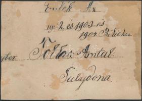 1904 Katonák csoportképe, kartonra kasírozott, körbevágott fotó, hátoldalon felirattal, 12x18 cm