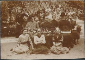 1913 Szent Orsolya zárda végzős növendékei köztük Pintér Rafael szerzetes tanár és Végh Ferenc pap, tanár, fotó, 7x11cm
