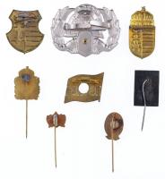 8db, főleg klf magyar címeres, zászlós fém jelvény, közte zománcozottak is T:2,2-