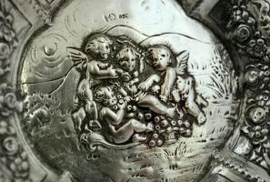 Ezüst  puttós gyűrűtálka,  Ag., nettó: 43,5gr., jelzett, 9cm/ Silver bowl, Ag, net. 43,5gr, marked, ...