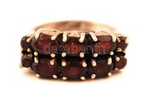 Ezüst(Ag) gyűrű gránát kövekkel díszítve, jelzett, méret: 55, br: 7 g