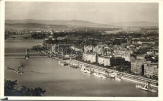 Budapest, kilátás a Gellért hegyről, Lánchíd, Országház, kikötött hajók
