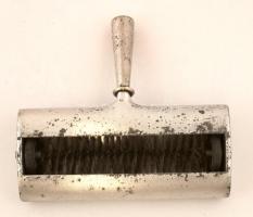 Kisméretű, kefés kézi morzsaszedő henger, 15x13 cm