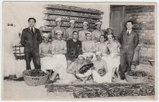 1934 Pékek egyenruhában, Sashalom, Szontágh jelzéssel, fotólap, 9x13cm