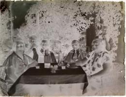 26 db régi üvegnegatív, az egyik sérült, 12×9 cm + 1 db 9×6 cm-es üvegnegatív