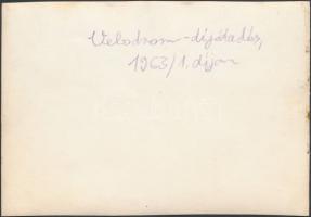 1963 Díjátadás a Velodromon, hátoldalon feliratozva, 12x18 cm