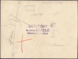 cca 1930-1940 Bp., Csoportkép, László Photo, pecséttel jelzett fotó, 18x24 cm