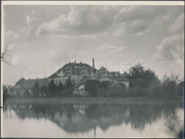 1976 Az agárdi városháza, 2 db fotó, 18x24 cm