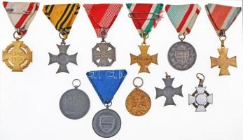 Farkas Andor alezredes 11db kitüntetése, 3db fotója, közte esküvői fotók, valamint gyászjelentés. 
...