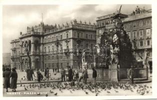 Trieste, Piazza Unita, Assicurazioni Generali / square, statue, insurance company building, pigeons