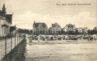 Swinoujscie, Swinemünde; See- und Soolbad / beach, cabins, picture taken from the pier