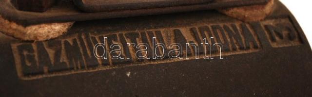 "Budapest SZFV Gázművei tulajdona" feliratú öntött vas vasaló, fa fogóval, h:21 cm