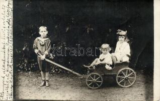 1915 Children with wheelbarrow, photo (fa)