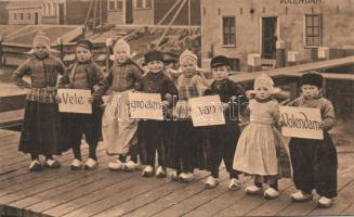 'Vele groeten van Volendam'  / 'Greetings from Volendam', Dutch children in traditional dress, folklore