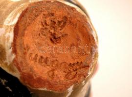 Gorka Lívia (1925-2011): Csigás kis kaspó. Festett mázas kerámia, jelzett, apró máz hibával, m:8,5 c...