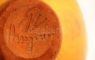 Gorka Lívia (1925-2011): Csíkos tálka. Festett mázas kerámia, jelzett, apró máz hibával, 10×11 cm