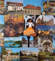 71 db vegyes, használatlan modern külföldi képeslap / 71 modern unused worldwide postcard, mixed quality
