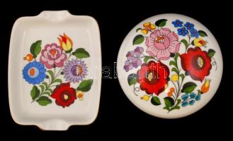 Kalocsai porcelán bonbonier, matricás, jelzett, hibátlan, d: 12,5 cm + Kalocsai porcelán hamutál, matricás, jelzett, apró kopásnyomokkal, 15×11,5 cm