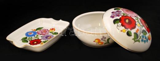Kalocsai porcelán bonbonier, matricás, jelzett, hibátlan, d: 12,5 cm + Kalocsai porcelán hamutál, ma...