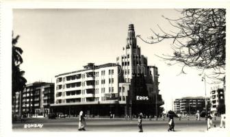 ~208 db MODERN színes és fekete fehér képeslap, kevés régi lappal, városképes és motívum lapok, vegy...