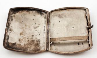 Ezüst(Ag) női cigarettatárca, címerrel díszítve, jelzett, nettó: 62,4 g /
Silver(Ag) cigarette case...