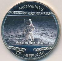 Libéria 2004. 10$ "Szabadság pillanatai-Ember a holdon 1969." multicolor tanúsítvánnyal T:PP   Liberia 2004. 10 Dollars "Moments of Freedom-Man on the Moon 1969." multicolor with certificate C:PP
