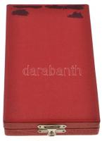 1964. "Munka Érdemrend" arany fokozata, aranyozott Br kitüntetés miniatűrrel szalagsávon, ...