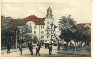 Temesvár, Timisoara; Belváros, Jenő herceg tér, Általános Hitelbank, Városháza / square, bank, town hall (EK)