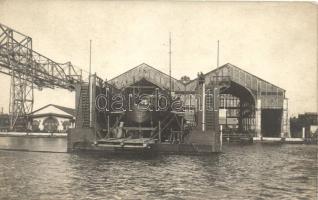 1915 Pola, Schwimmdock für Torpedoboots Fahrzeuge, Alois Beer photo / Floating dock for Torpedo Boat vehicles