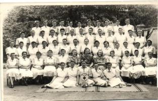 Szeged, Önkéntes ápolónőképző kollégium, a legjobban tanuló csoport képe, photo (ferde szélek / slant sides)