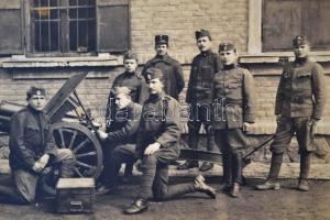 cca 1940? Csoportkép ágyúval, 9×14 cm