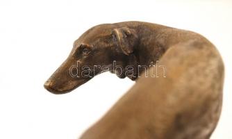 Jelzés nélkül: Figyelő agár. Bronz, alabástrom talapzaton, h:21 cm, m:15 cm