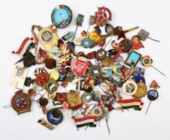 110db-os vegyes szocialista jelvény tétel jobb, zománcozott darabokkal T:vegyes 110pcs of mixed socialist badges with better enamelled pieces C:mixed