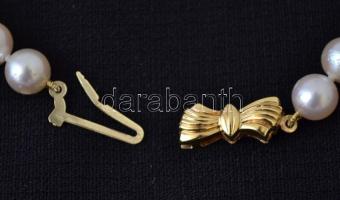 Tenyésztett gyöngy nyaklánc, arany (Au.) 14K zárral, jelzett, díszdobozban, minőségi tájékoztatóval,...