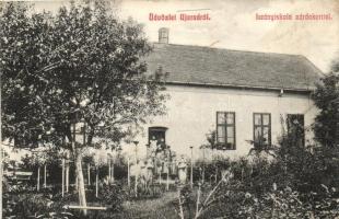 Arad, Újarad, Aradul Nou; Leányiskola zárdakerttel / girl school, nunnery garden