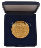 Ausztria 1994. "Jupiter éve" jelzett Au emlékérem. Szign.: H. Wähner (31,03g/0.585/40mm) T...