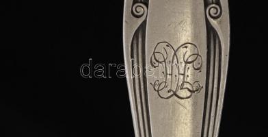 Díszes ezüstözött keresztelő étkészlet: 2 db villa, 1 db kanál, 2 db kés, 1 db kiskanál, dobozban