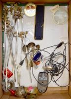 Nagy vegyes bolha tétel: matrjoska baba, lámpa, papírvágó, felvarrók, képkeret, stb