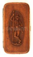 Fa rátétes szemüvegtartó tok, vadászmotívumos díszítéssel, 14×8×2 cm