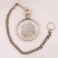 Nagyobb mérető (d:5,5 cm) ezüst zsebóra duplafedeles, . Működőképes, szép állapotban, hozzá fém óralánc / Swiss silver pocket watch