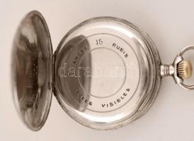 Nagyobb mérető (d:5,5 cm) ezüst zsebóra duplafedeles, . Működőképes, szép állapotban, hozzá fém óral...
