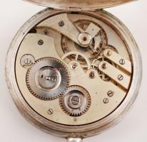 Nagyobb mérető (d:5,5 cm) ezüst zsebóra duplafedeles, . Működőképes, szép állapotban, hozzá fém óral...