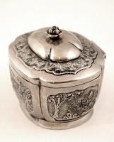 Fém ékszertartó dobozka, plüss belsővel, 8×7 cm