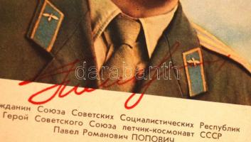 Pavel Popovics (1930-2009) orosz űrhajós aláírása őt magát ábrázoló fotón /

Signature of Pavel Po...