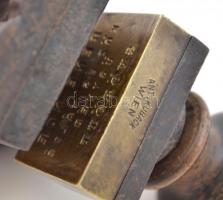 Ant. Kuback Wien, régi, ügyvédi (Bene Noé Köz és váltó ügyvéd, Győrött)  száraz pecsétnyomó, fa fogó...