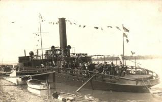 Badacsony felfegyverzett oldalkerekes vontatóhajó, m. kir. Folyamőrség / Hungarian river police, tugboat photo