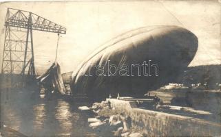 1915 A Pola felett lelott Citta di Jessi olasz léghajó / Citta di Jessi military balloon shot in Pola, photo (fa)