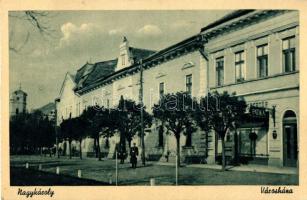 Nagykároly, Carei; Városháza, gyógyszertár, rendőrök, kiadja a Taub hírlapiroda / town hall, pharmacy, policeman