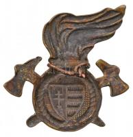 ~1946-1947. "Tűzoltó" Br jelvény tű nélkül (25x24mm) T:2